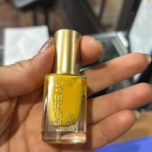 L'Oreal Radiant Yellow Nail Polish